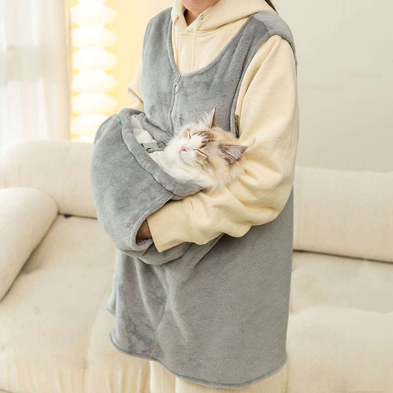 猫服  抱っこ服 | 冬にぴったりの着る毛布！もふもふキャットポーチ付