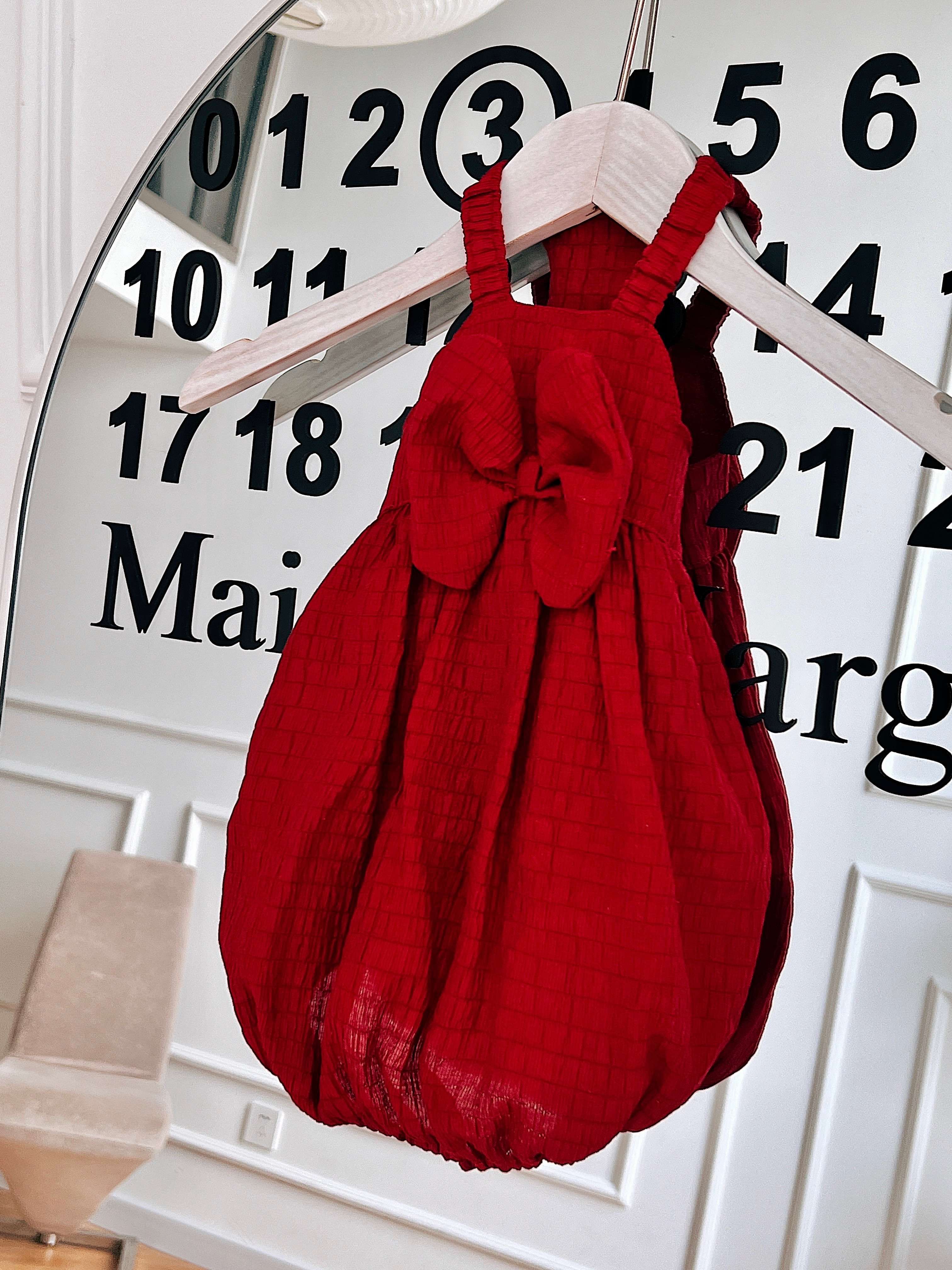 猫服  スフィンクス | スフィンクスの優雅な赤いドレス