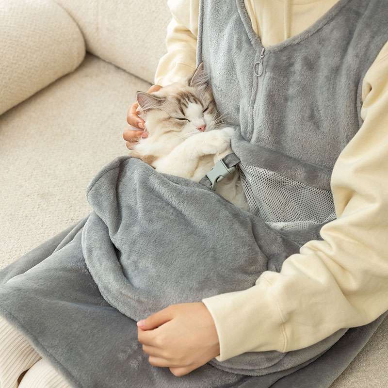 猫服  抱っこ服 | 冬にぴったりの着る毛布！もふもふキャットポーチ付